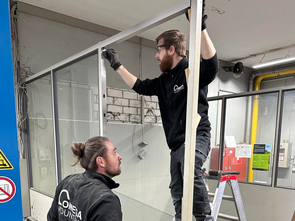Demontierter Paternoster-Lagerautomat beim Abbau in der Halle