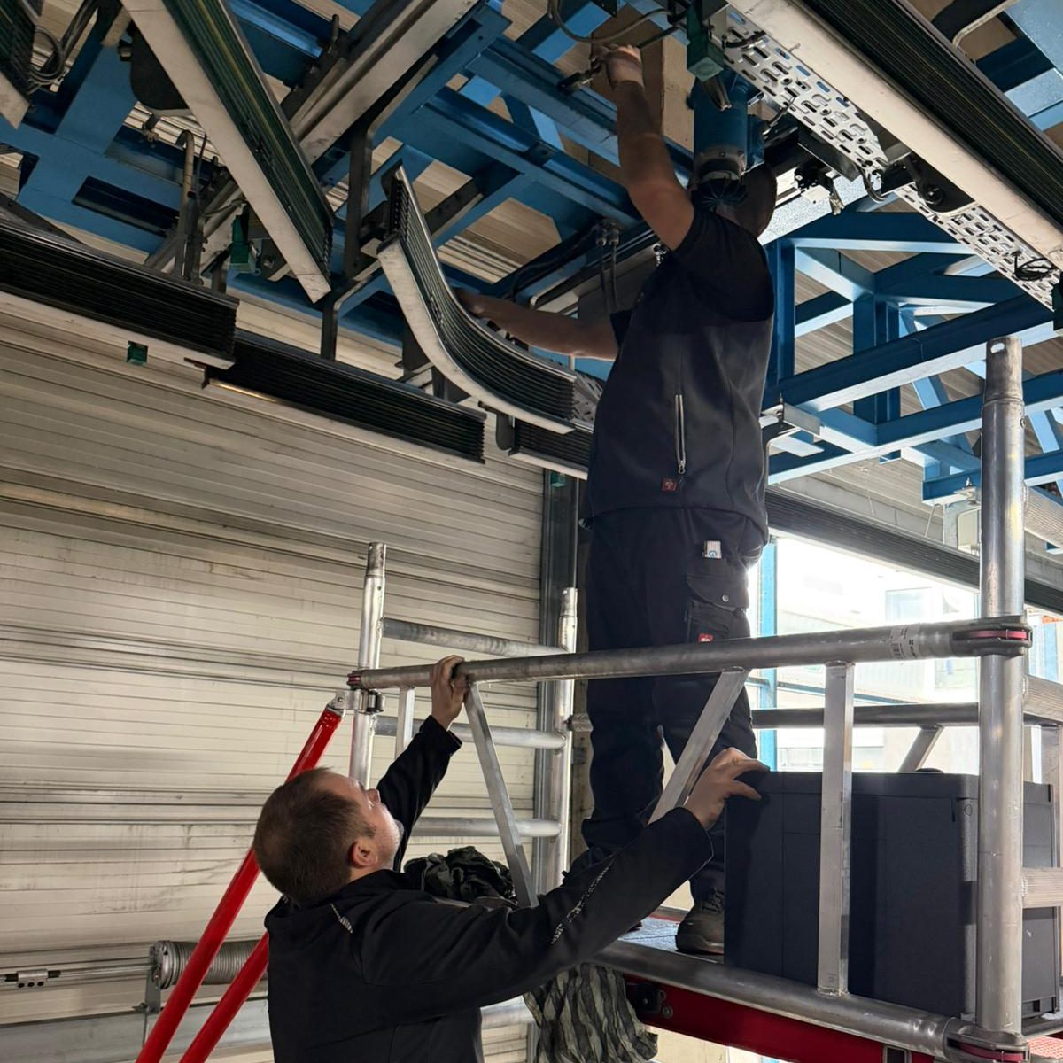 Wartung Elektrohängebahn Omega Mounting