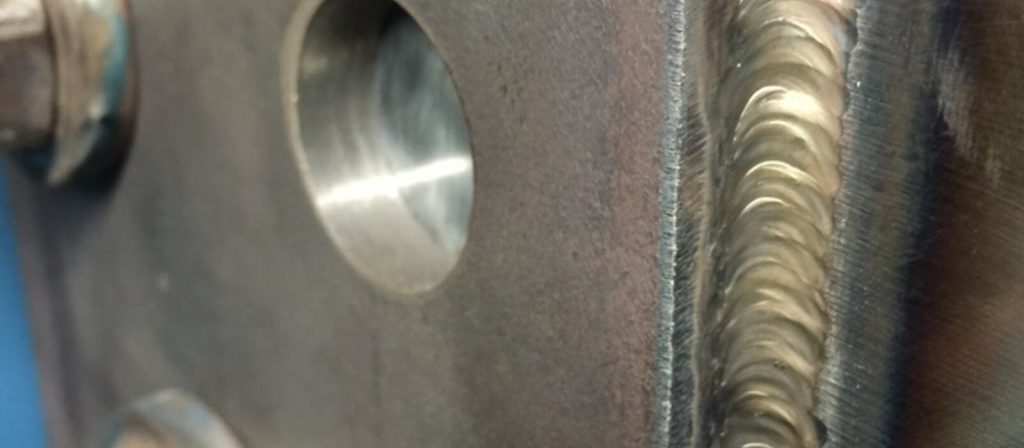 EHB-Anlagenheber reparieren: Risse in der Heberstruktur mit Verstärkun
