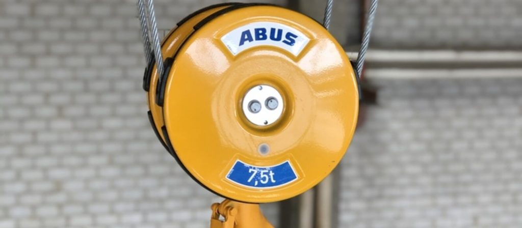 Zwei neue Einträger-Laufkrane nach dem Kran-Austausch in der Halle
