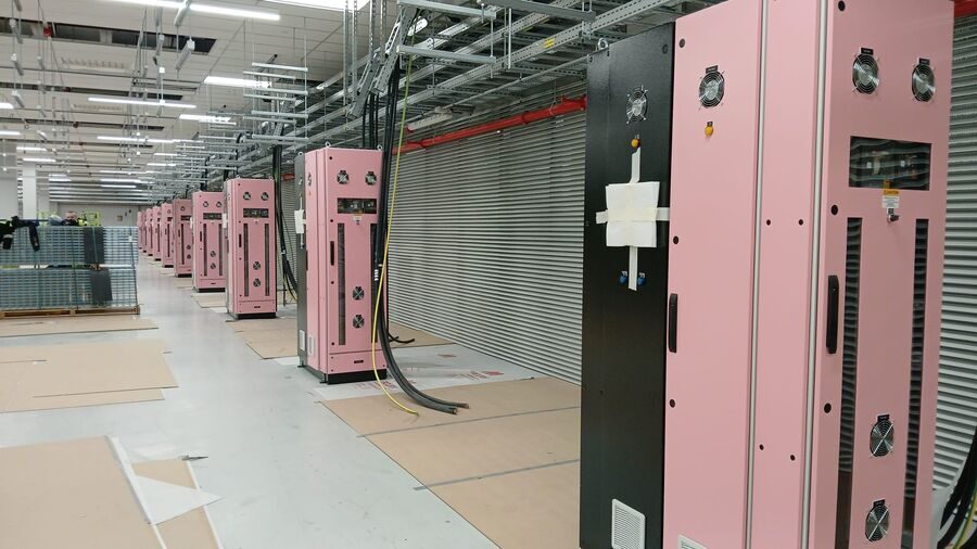 Ausgerichtet und bereit für den elektrischen Anschluss