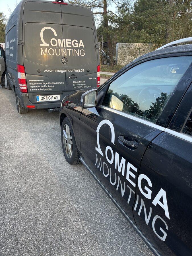 Omega Mounting Montagefahrzeuge vor dem Einsatz beim Prüfstand-Umbau