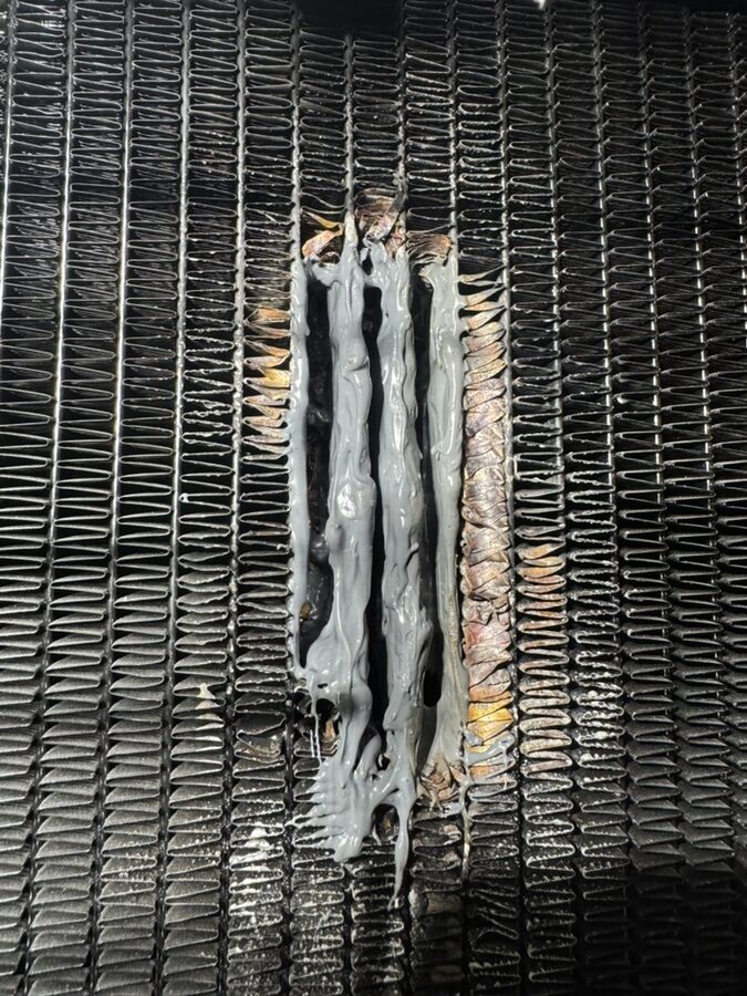 Nicht schön, aber dicht: die verlötete und mit Spezial-Metallkleber versiegelte Reparaturstelle