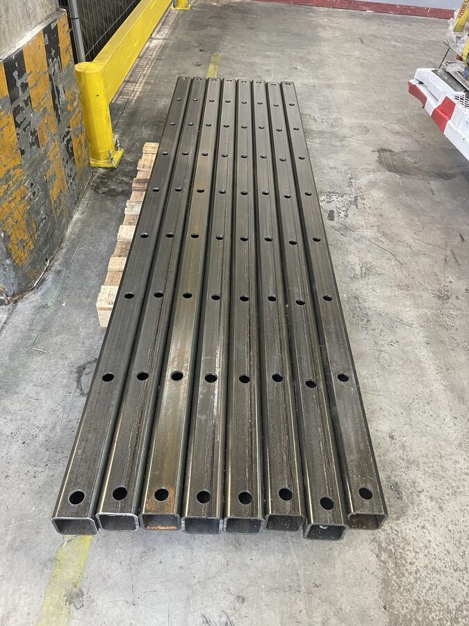 Serie der vorgebohrten Vierkantrohre mit 10 mm Wandstärke für den Rammschutz