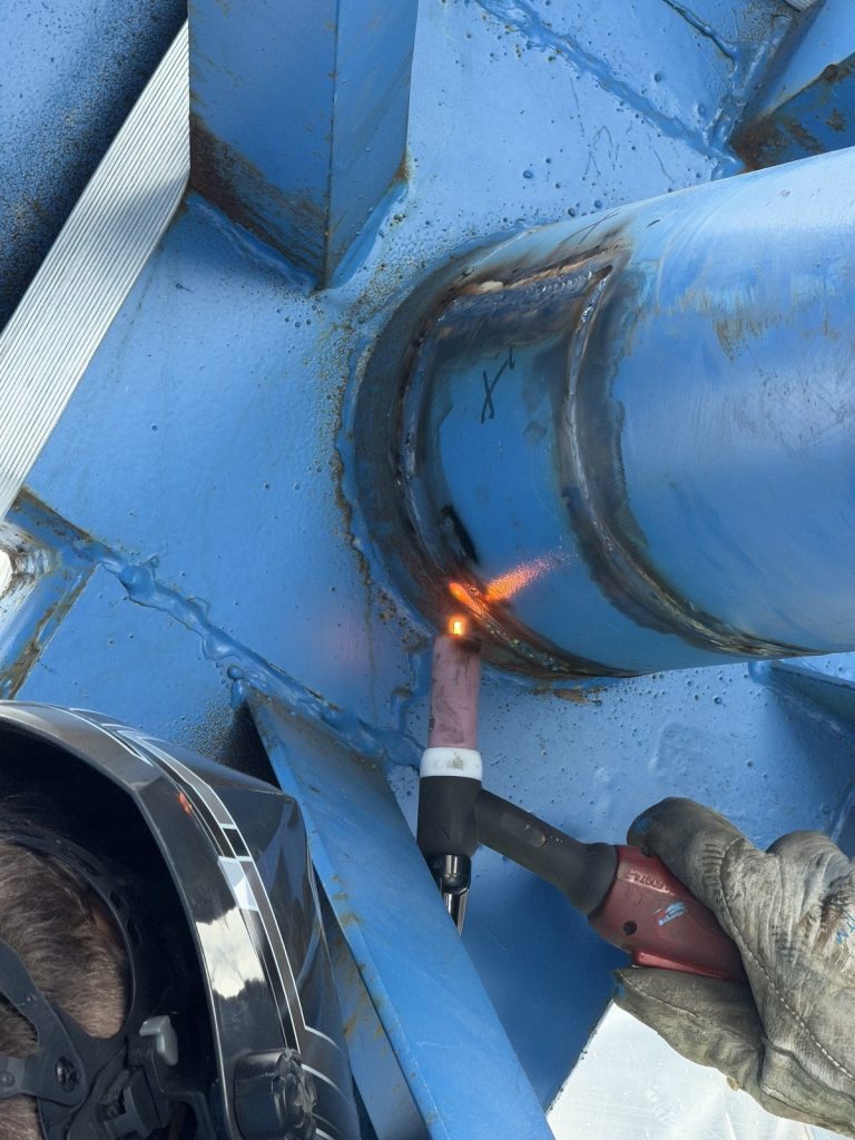 Instandgesetzte Rohrverbindung der Kabeltrommel mit sauber ausgeführter Schweißnaht